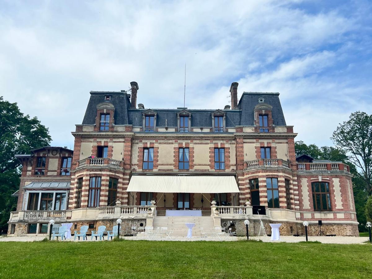 Chateau De Crenille Chaumes-en-Brie Exteriör bild