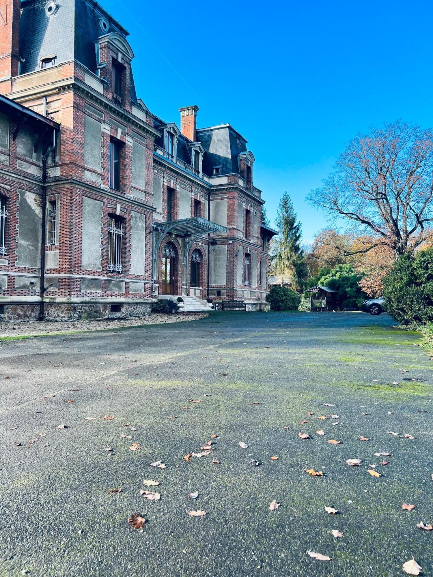 Chateau De Crenille Chaumes-en-Brie Exteriör bild